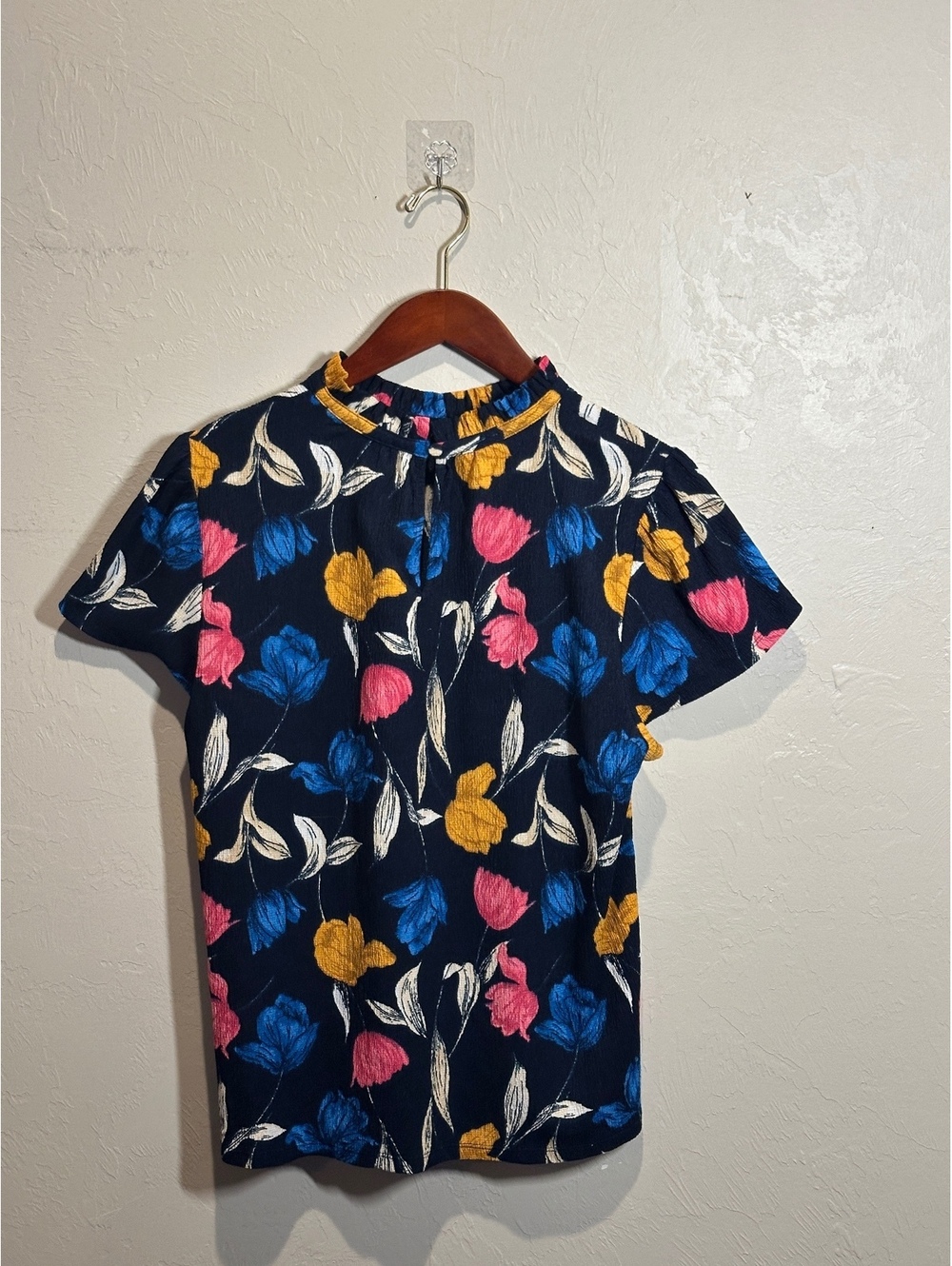 Ann Taylor Factory XL Floral Print Short Sleeve Top in Navy Blue with Pink, Blue